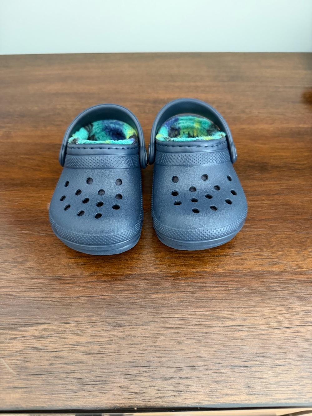 Kids Navy Fuzzy-Lined Crocs